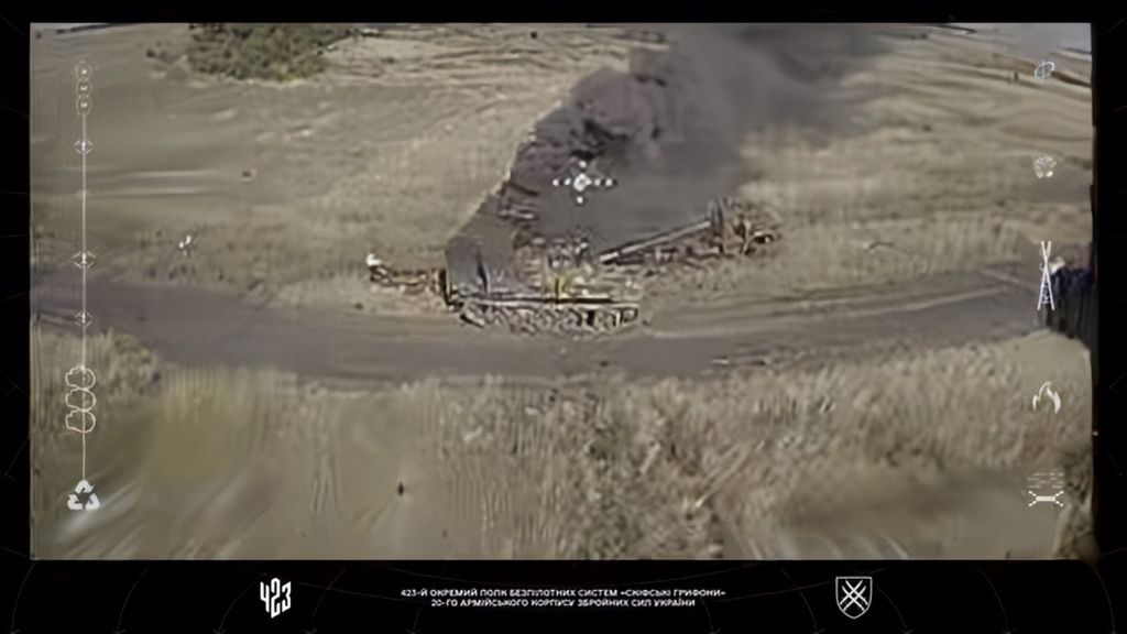 Un tanc rusesc T-54 a fost distrus de drone ucrainene după o deplasare de 9.000 de kilometri