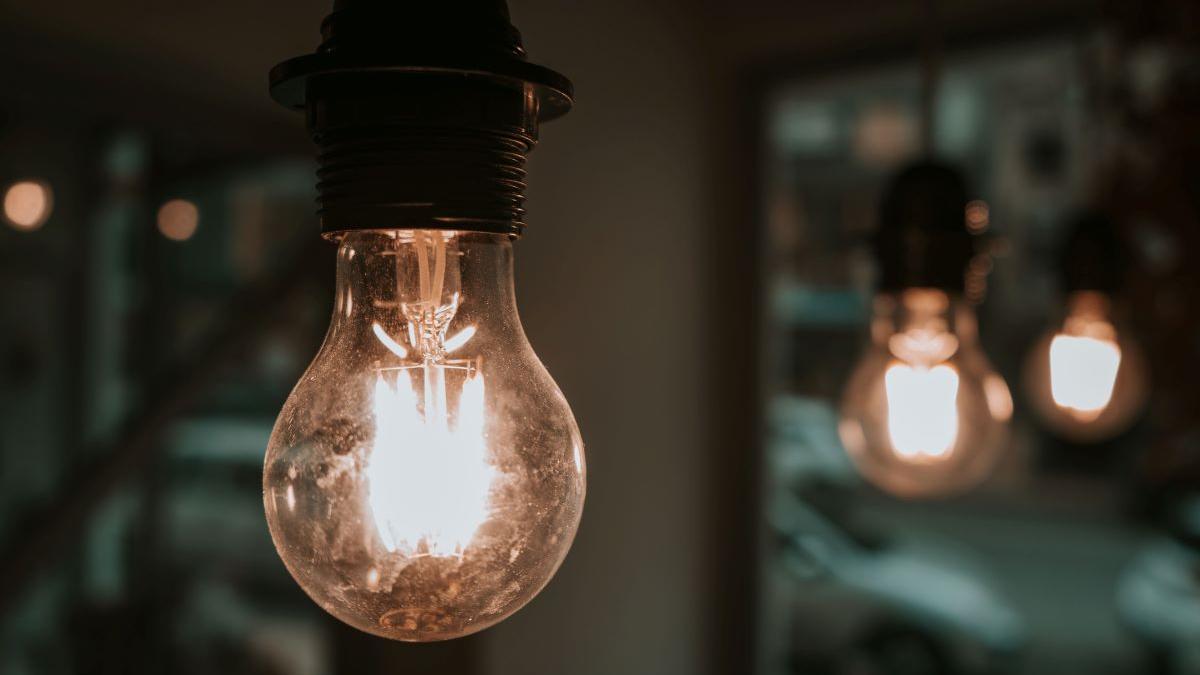 Sărăcia energetică amenință milioane de familii din Europa: pragul de 10% din venit devine o povară structurală