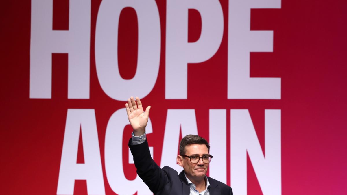 Premierul britanic Andy Burnham sugerează că revenirea Regatului Unit în Uniunea Europeană este o opțiune reală