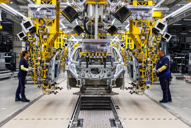 BMW reduce numărul de manageri în contextul scăderii profitabilității și a dificultăților comerciale
