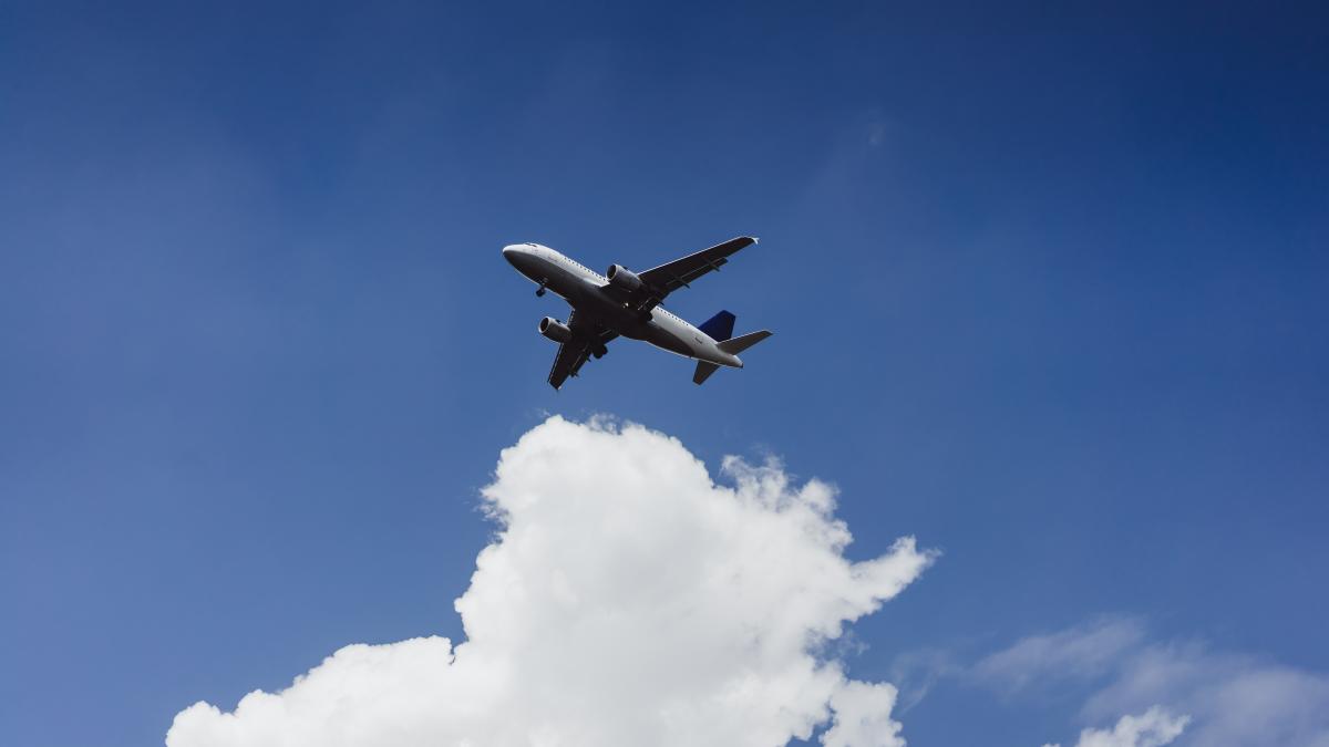 Atac violent în cockpitul unui avion FlyDubai: copilotul l-a înjunghiat pe comandant
