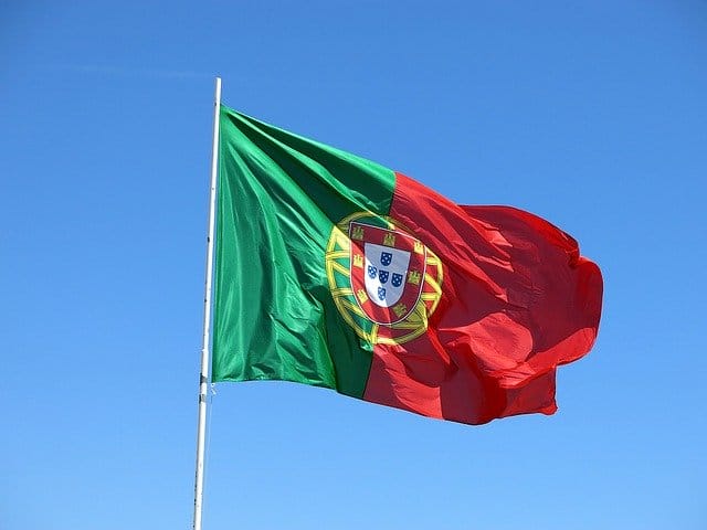 Divergențe pe Peninsula Iberică: Portugalia accelerează evacuările, în timp ce Spania protejează chiriașii