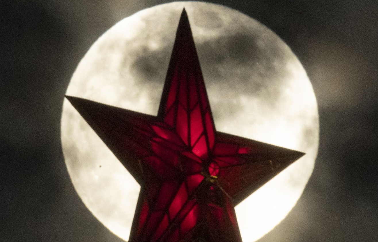 Ritual neobișnuit la granița cu Estonia: Ultranaționaliști ruși au botezat Luna pentru a o „uni” cu Rusia