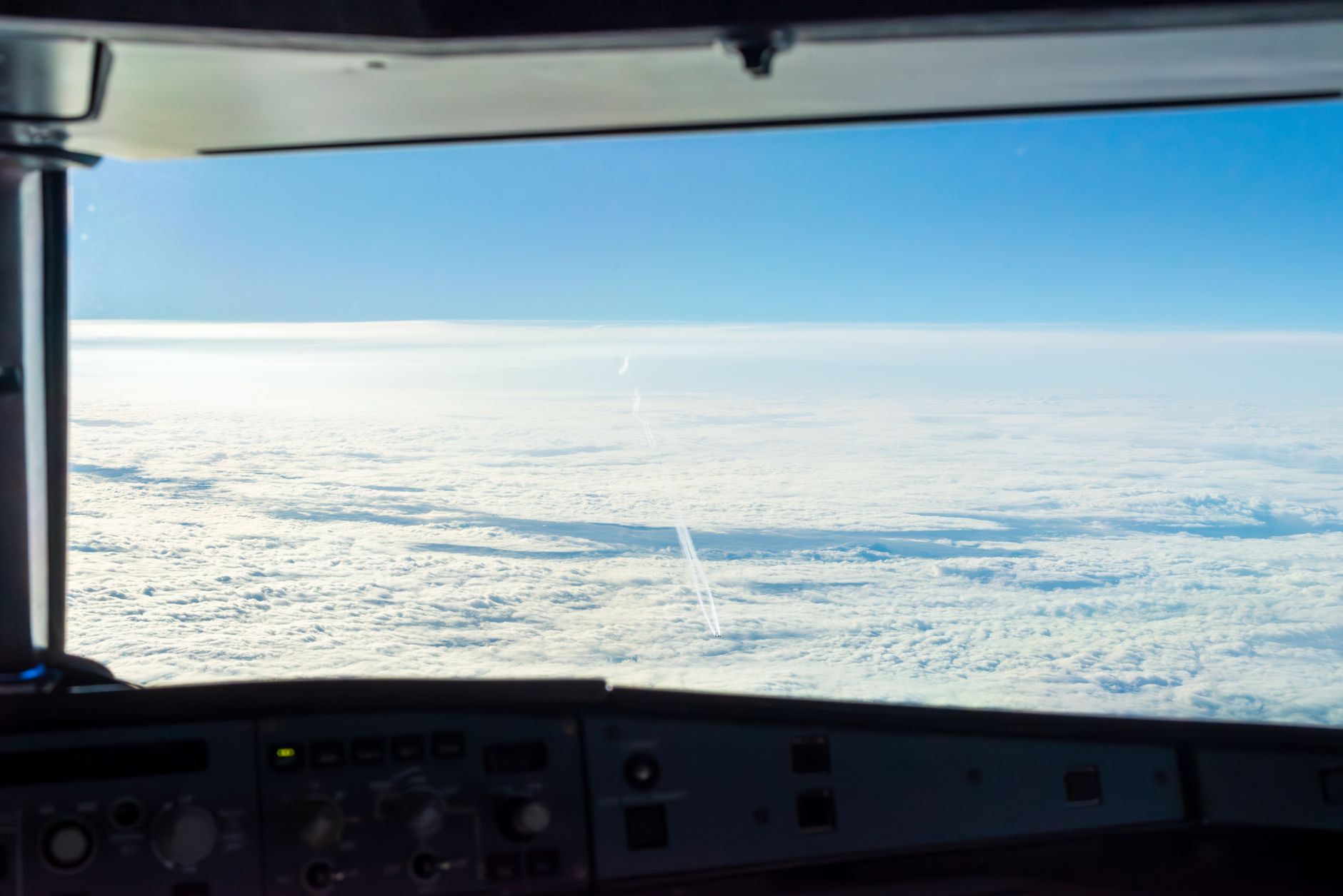 Incident violent la bordul unui avion Flydubai: copilotul ar fi încercat să prăbușească aeronava în Israel