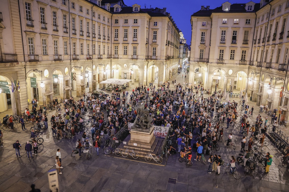 Proteste în Torino după moartea unui copil de 7 ani lovit de o mașină pe bicicletă