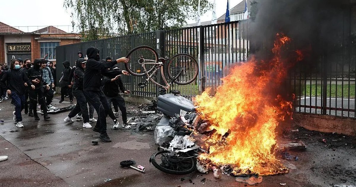Violențe masive în Franța: sute de școli afectate de incendii și agresiuni împotriva cadrelor didactice