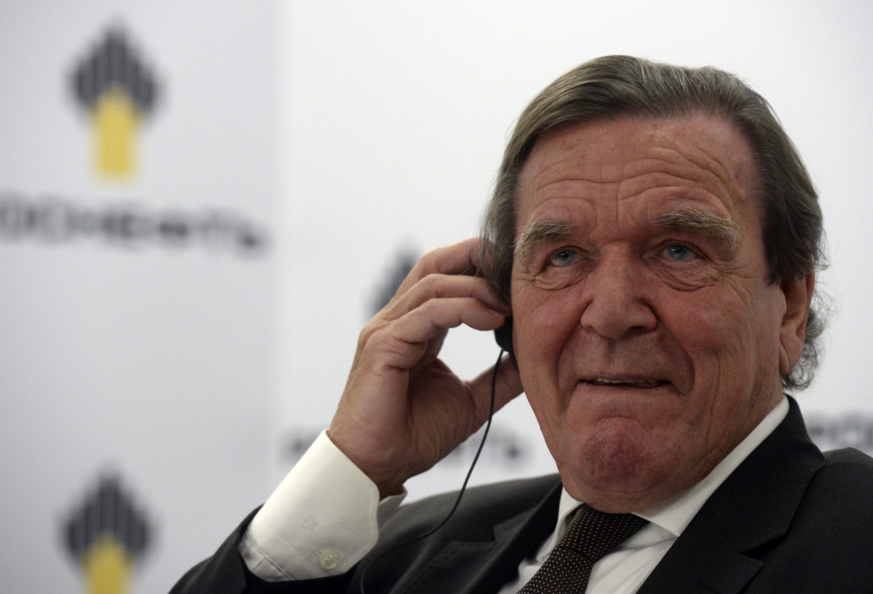 Gerhard Schröder se alătură consiliului de supraveghere al lanțului de hipermarketuri Globus din Rusia