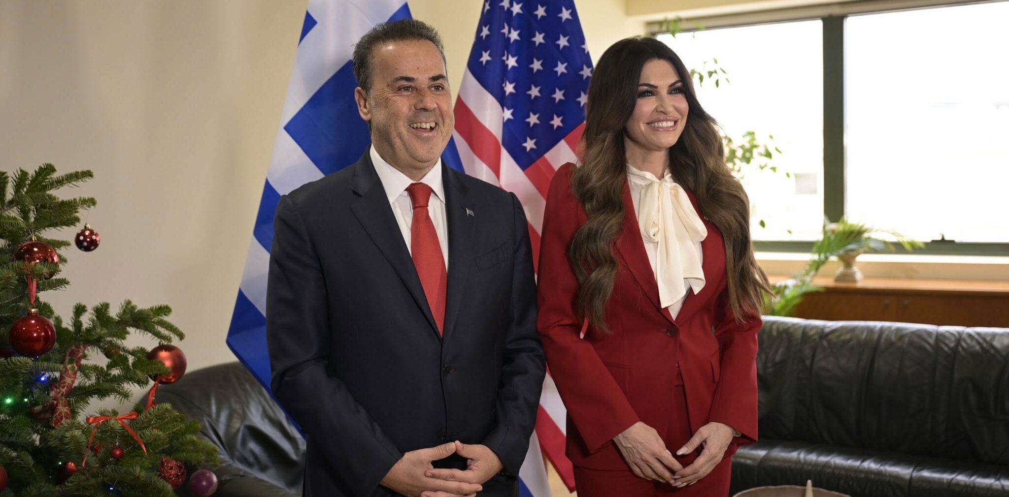 Scandal diplomatic la Atena: Ministrul grec neagă amenințările ambasadoarei SUA Kimberly Guilfoyle