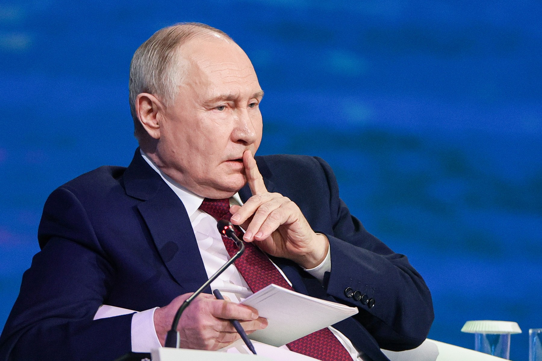 Rusia reduce deficitul bugetar prin donații „voluntare” de la oligarhi, după întâlniri cu Putin