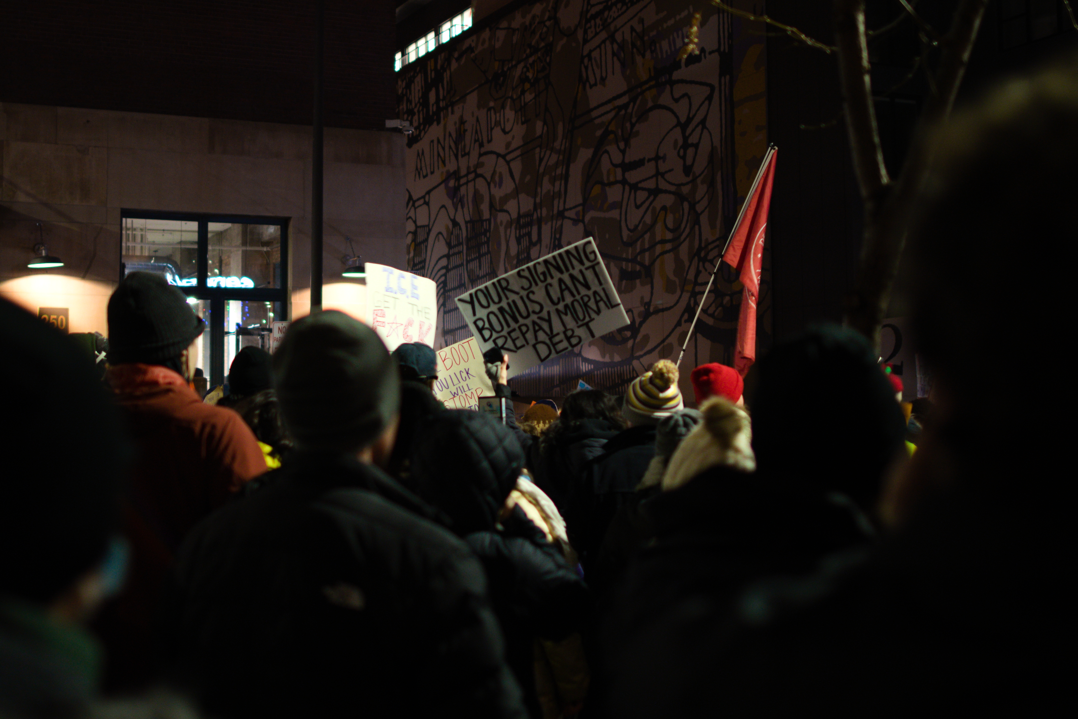Criza din Franța și violența protestelor studențești alimentează temerile despre prăbușirea civilizației europene
