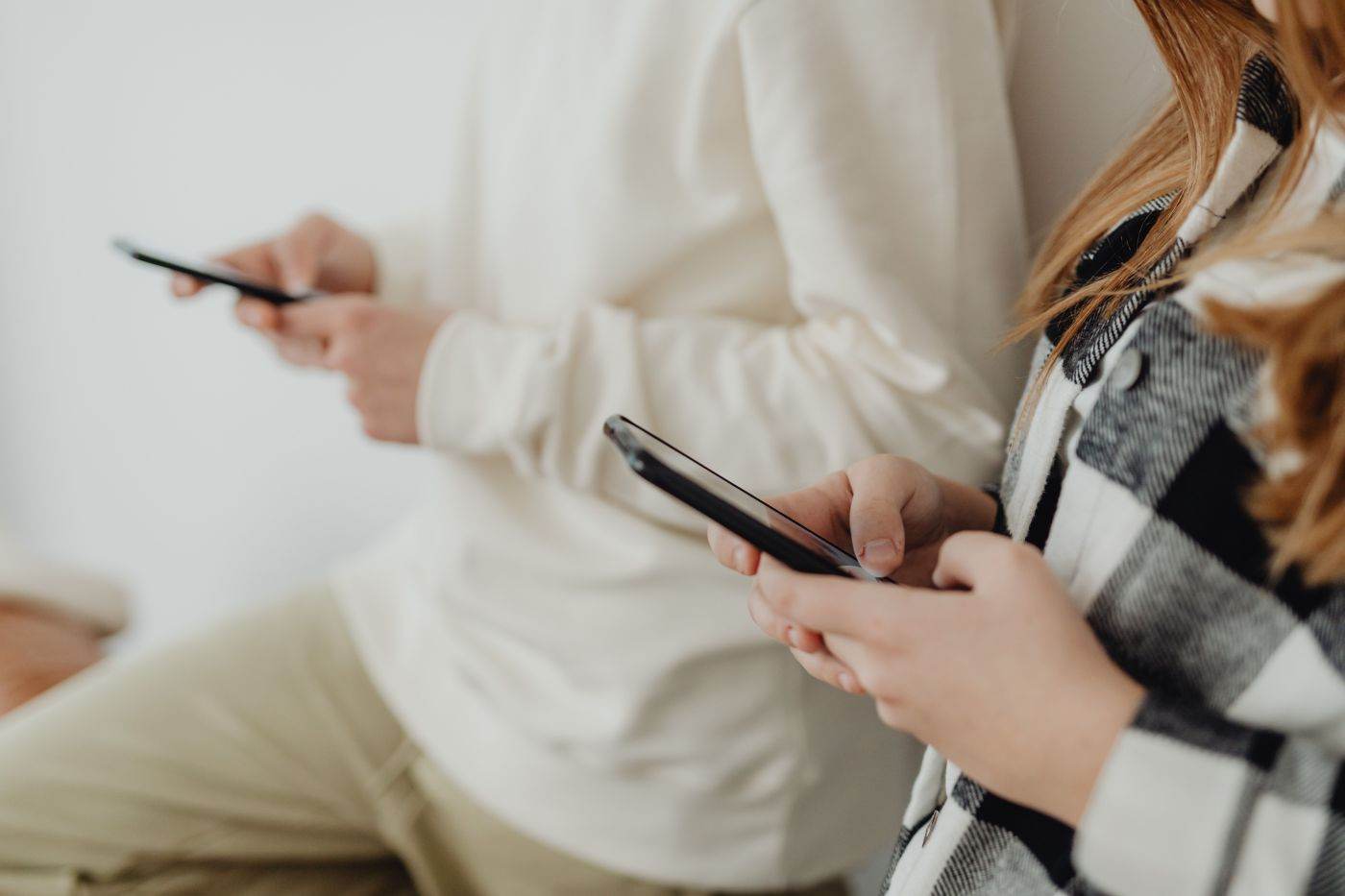 Uniunea Europeană pregătește restricții pentru accesul copiilor la rețelele sociale și chatboturile AI