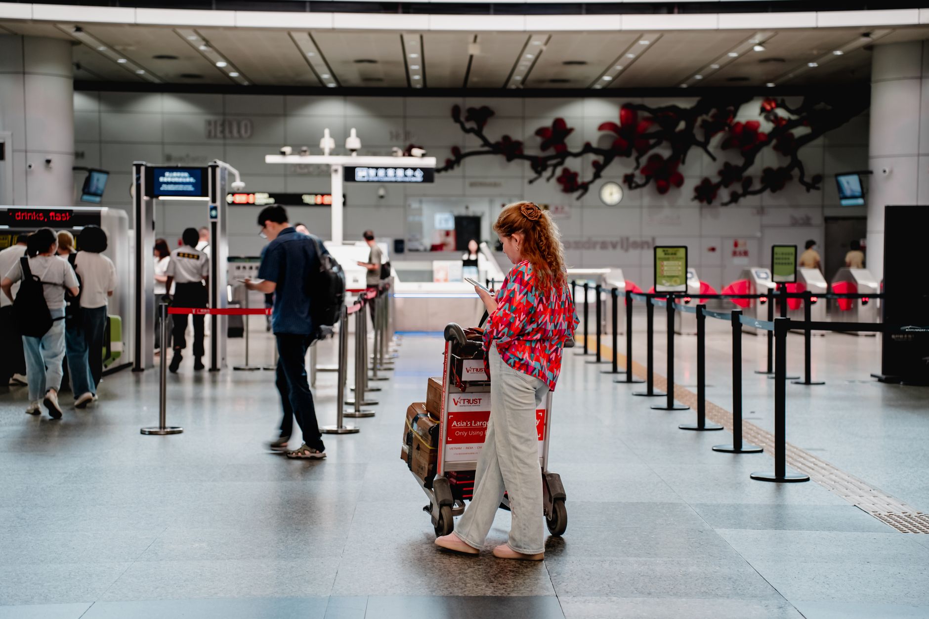 21 de persoane arestate după ce o rețea de trafic de droguri folosea bilete ieftine la Brussels Airport