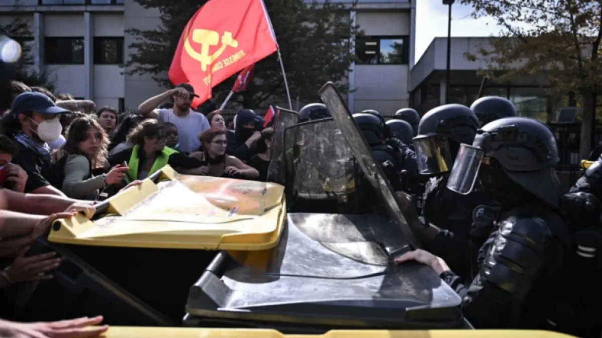 Proteste masive în Franța: peste 1000 de licee afectate de mișcarea de protest a elevilor
