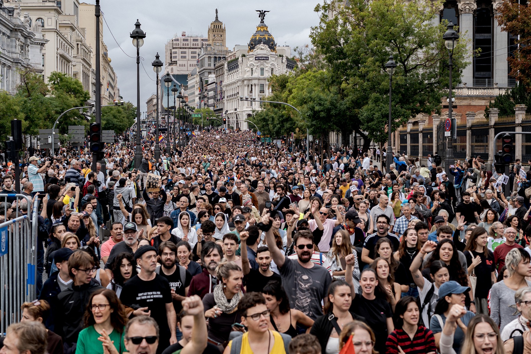 Proteste masive la Madrid din cauza crizei locuințelor; Pedro Sanchez evaluează dizolvarea parlamentului