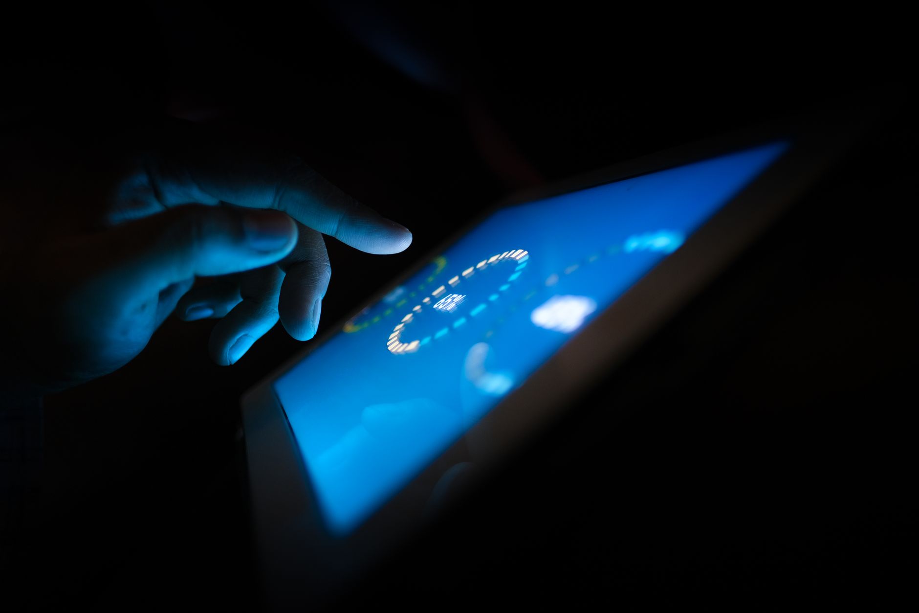 Eurodeputații propun control uman asupra inteligenței artificiale și un observator pentru democrație