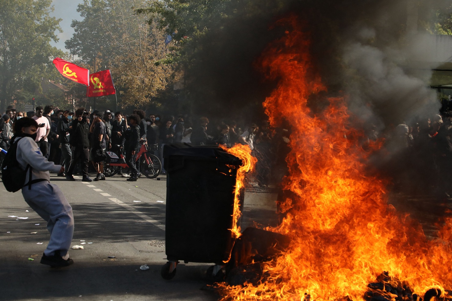 Haos în Franța: Șeful poliției din Paris avertizează că protestele studenților au scăpat de sub control