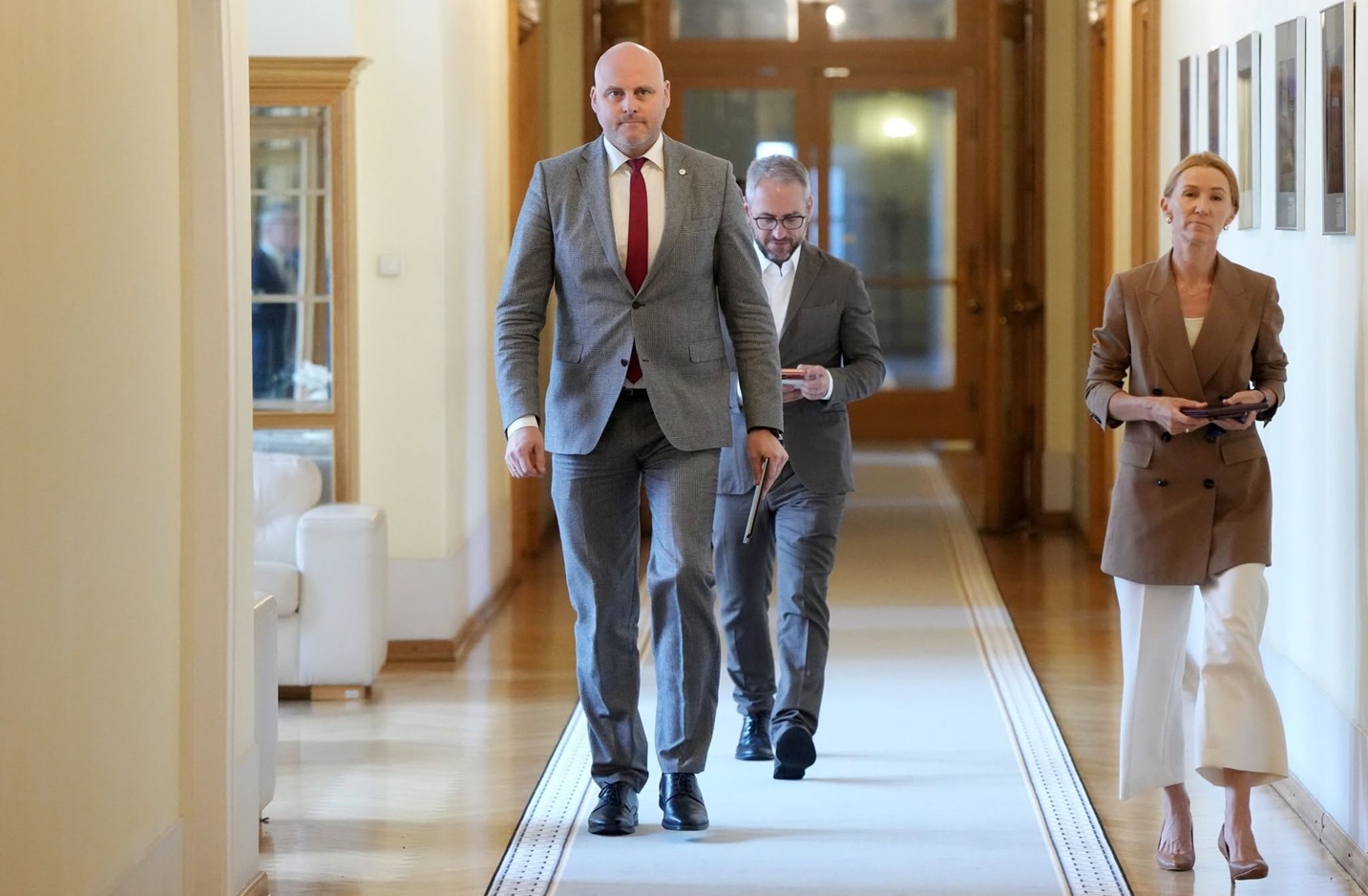 Alegeri legislative în Letonia: Partidul premierului Andris Kulbergs conduce în sondajele de la ieșirea de la urne