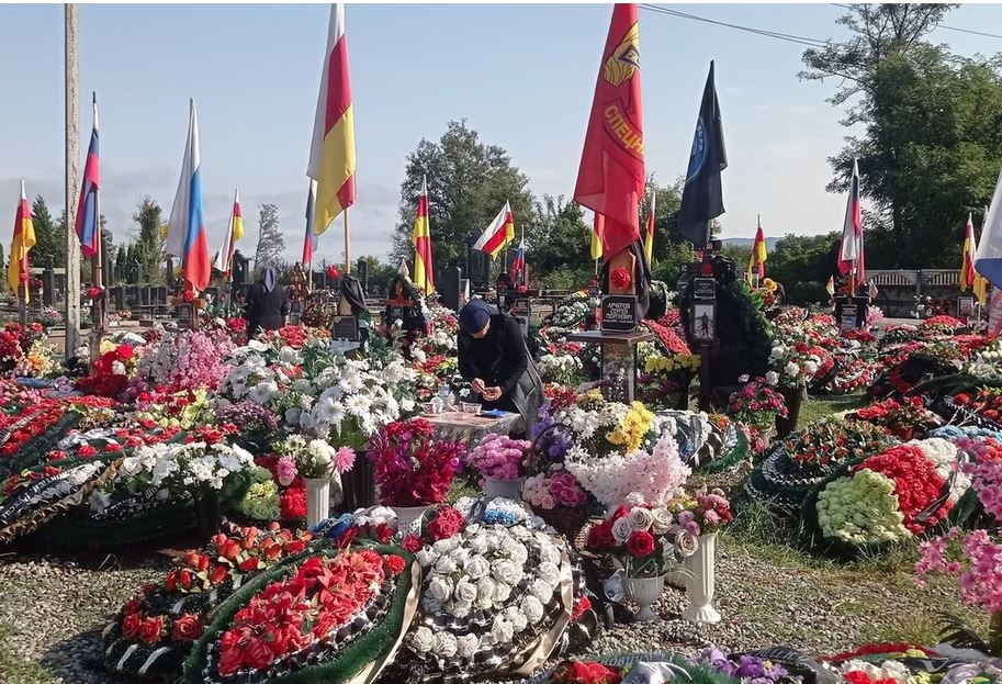 Impactul devastator al războiului în Osetia de Nord: pierderi masive și militarizarea societății