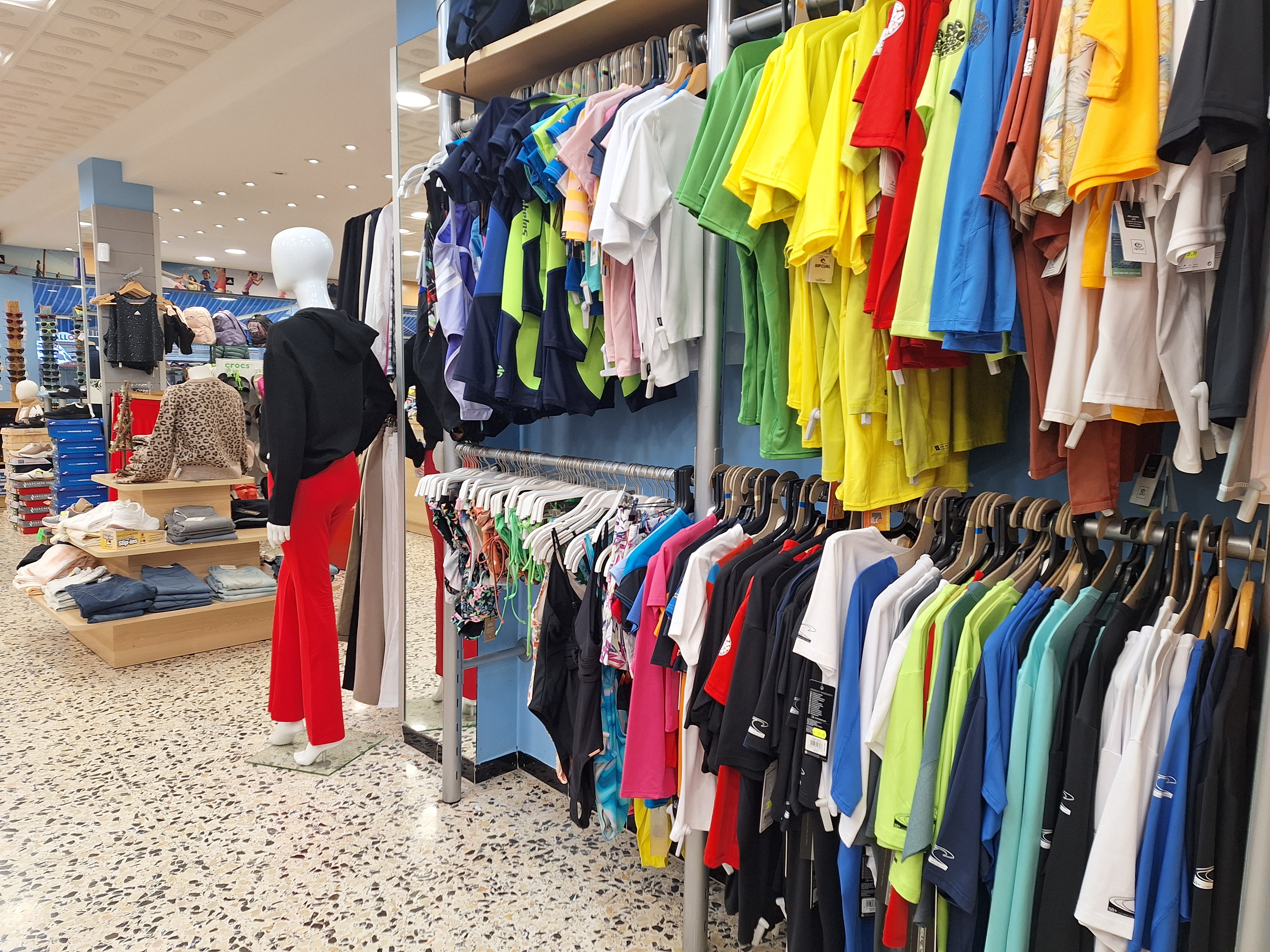 Scandal la Zara: un costum de Halloween pentru copii a fost retras din cauza asemănărilor cu uniformele naziste