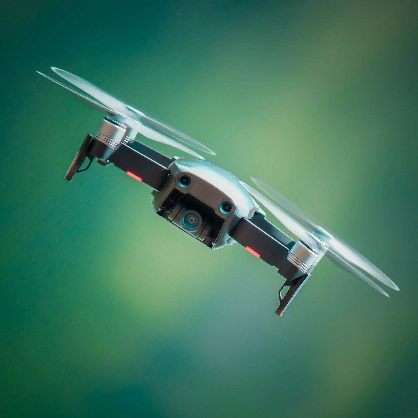 Atacuri rusești asupra infrastructurii civile: un marinari mort în Odesa și drone asupra Kievului