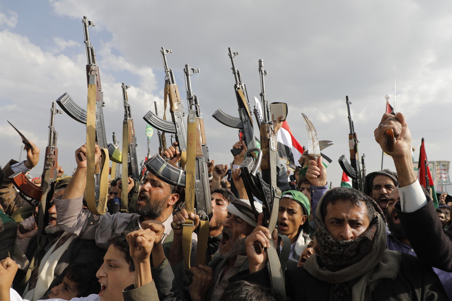 Yemenul lansează o ofensivă militară majoră pentru recucerirea teritoriilor controlate de rebelii Houthi