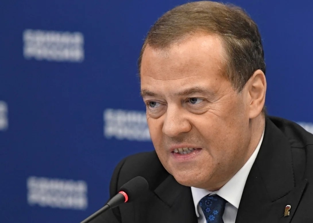 Dmitri Medvedev avertizează Armenia: Statul s-ar putea transforma într-o nouă Ucraină