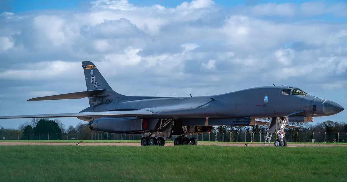 SUA au retras bombardierele B-1 din Anglia după incidentul de securitate de la baza RAF Fairford