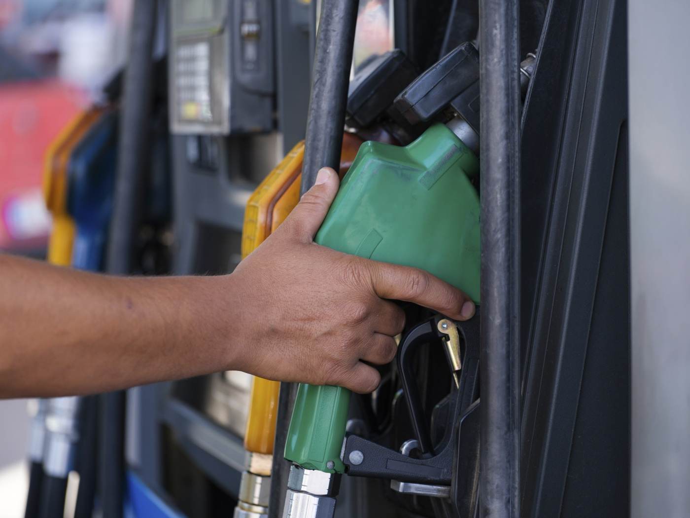 Polonia vrea să impună o taxă de 60% pe profiturile excepționale ale companiilor petroliere