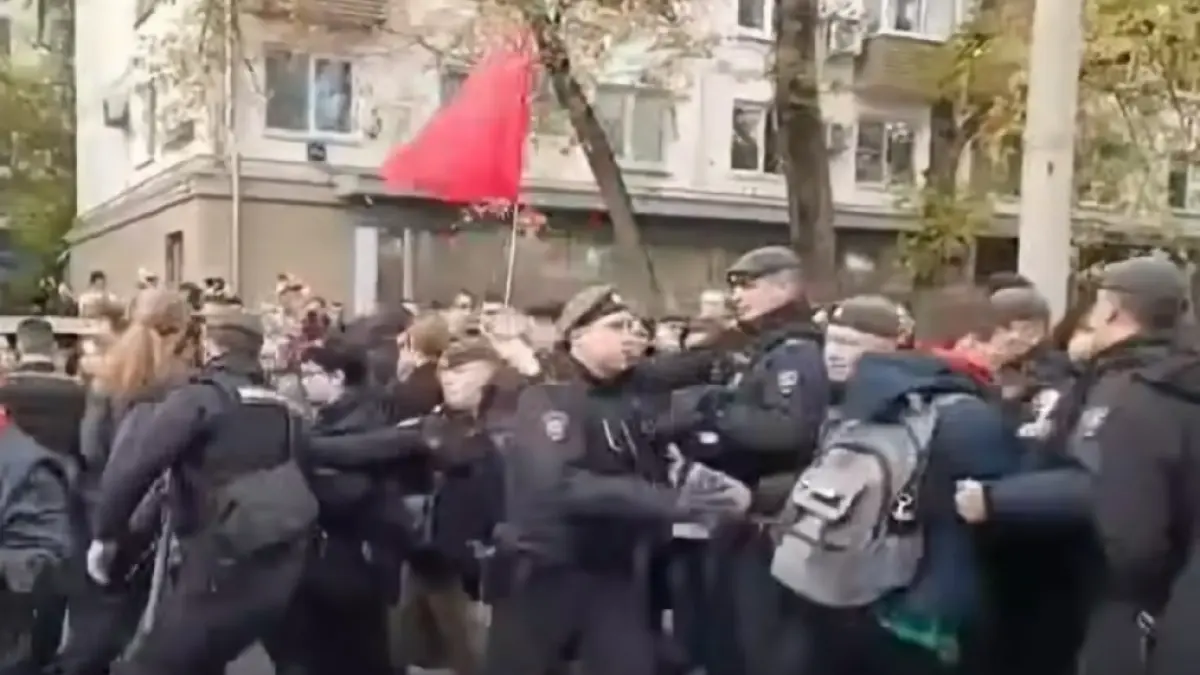 Miting de comemorare din Moscova transformat în protest anti-Kremlin: zeci de persoane au fost reținute