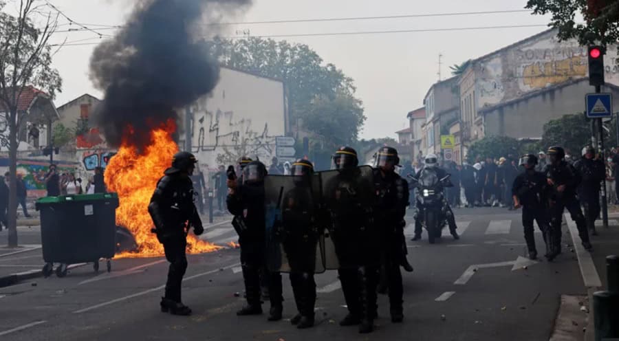 Proteste violente în Franța: Peste 500 de școli suspendă cursurile din cauza insurgerilor elevilor