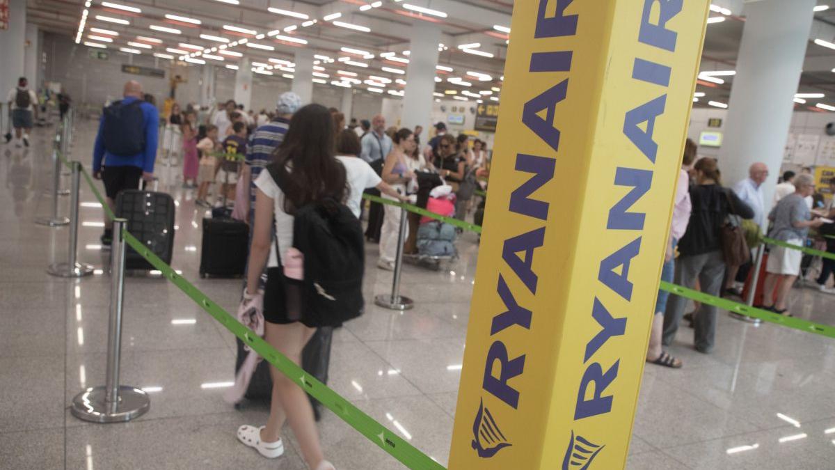 Ryanair a anulat peste 1.000 de zboruri în septembrie din cauza defecțiunilor sistemului de control aerian