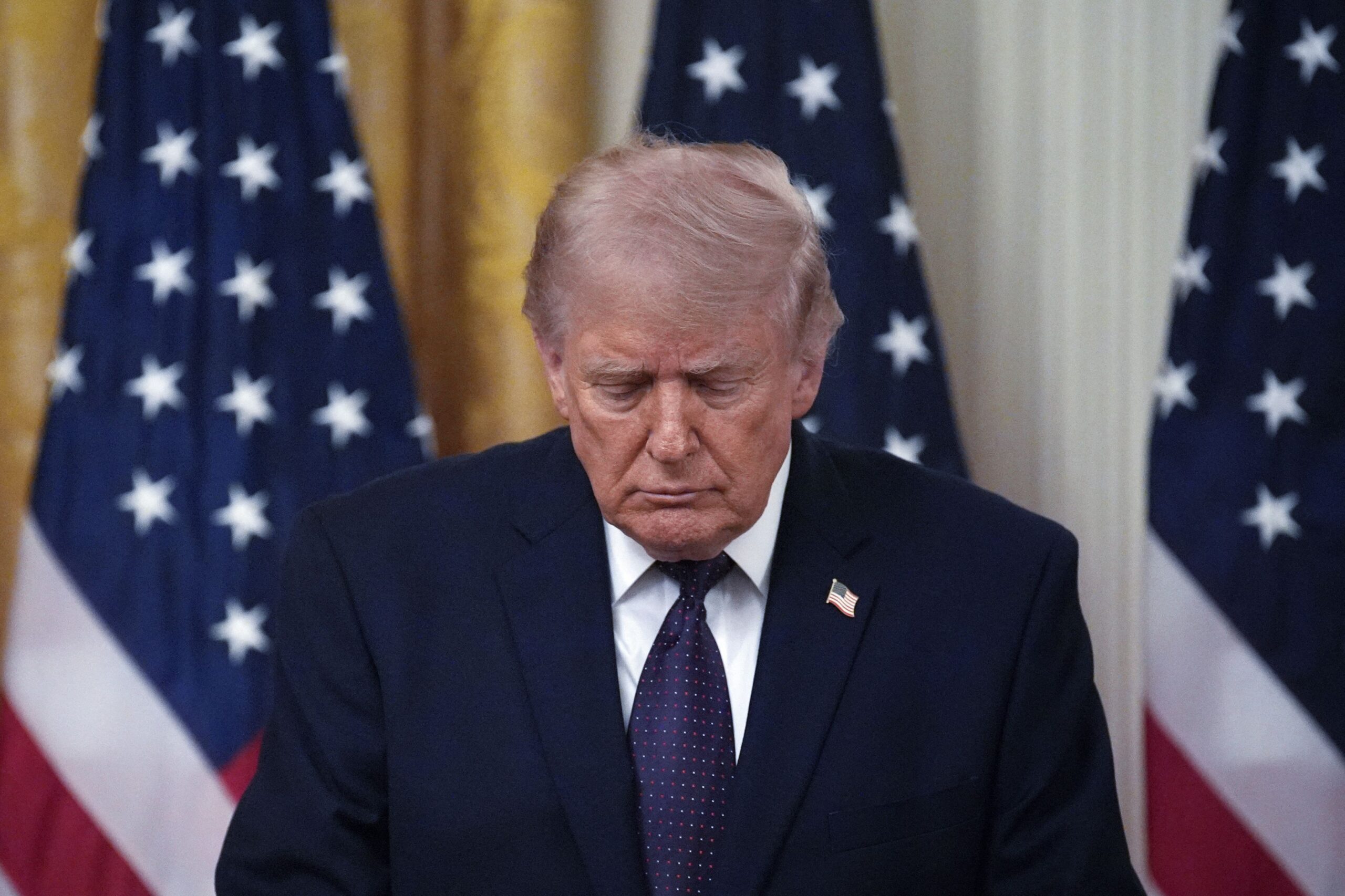 Popularitatea lui Donald Trump a scăzut la un nivel minim istoric, în special în rândul alegătorilor hispanici