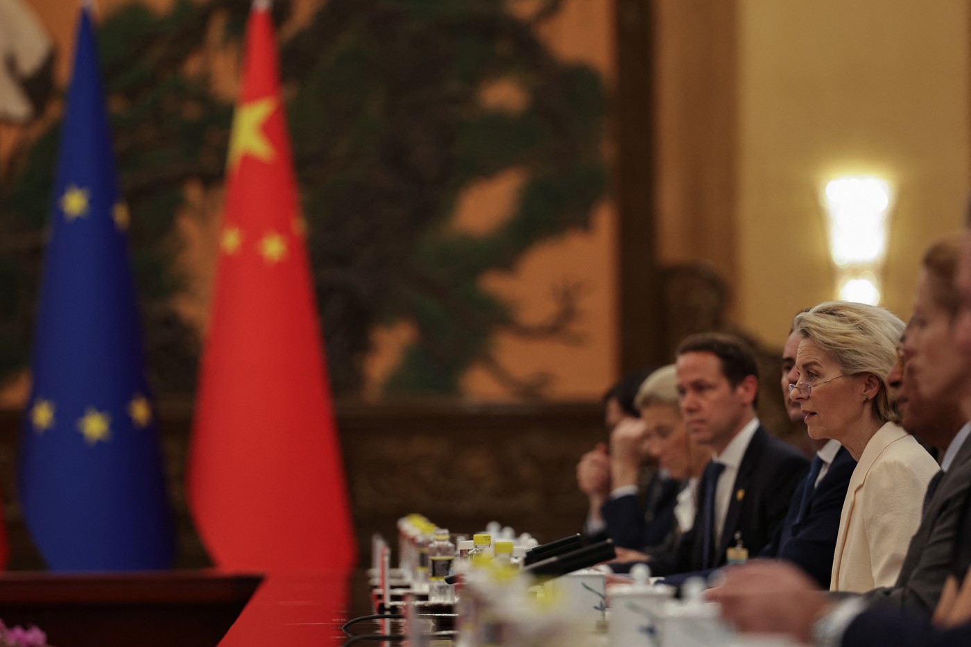 Macron și Merz cer Uniunii Europene instrumente comerciale mai dure împotriva războiului comercial