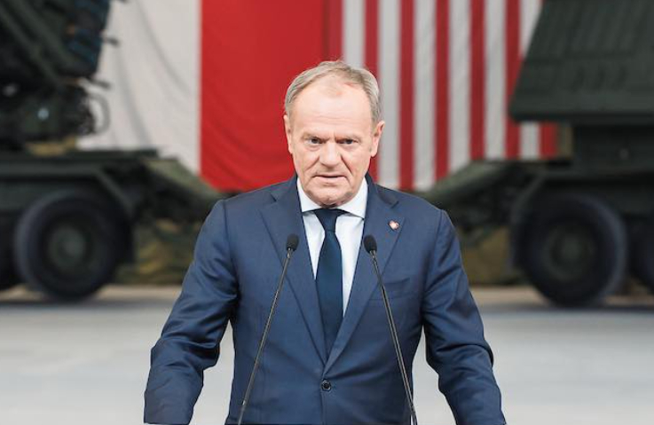 Polonia vrea să taxeze profiturile excepționale ale companiilor petroliere pentru a scădea prețurile la pompă