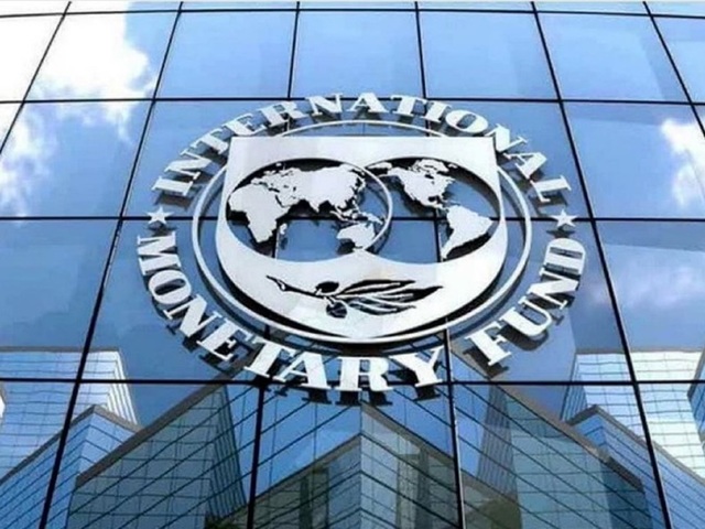 Avertisment de la FMI: Deteriorarea puterii de cumpărare a gospodăriilor va fi de durată