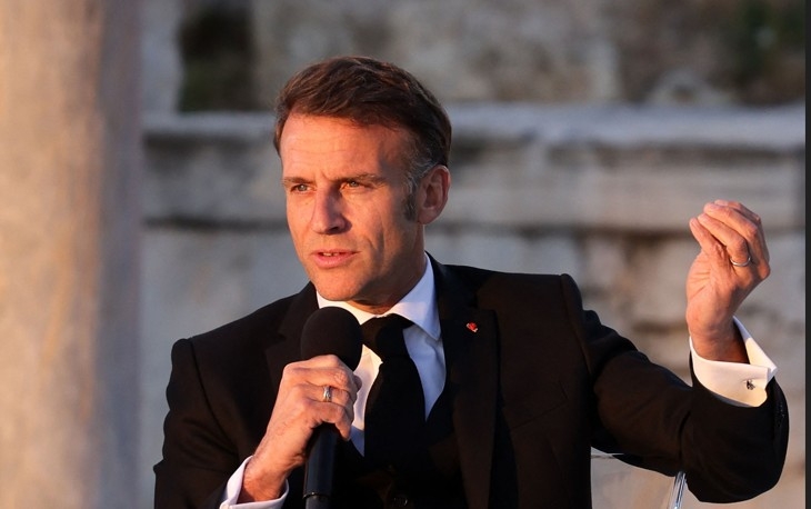Emmanuel Macron convoacă o reuniune de criză în Franța pe fondul protestelor masive din sectorul educației