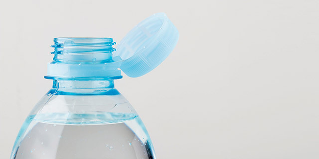 Capacele atașate de sticlele PET: o strategie a Uniunii Europene pentru reducerea deșeurilor de plastic