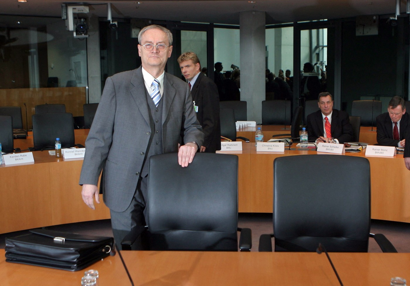 Scandal fără precedent în Germania: fostul șef al BND, August Hanning, este acuzat de trădare și spionaj