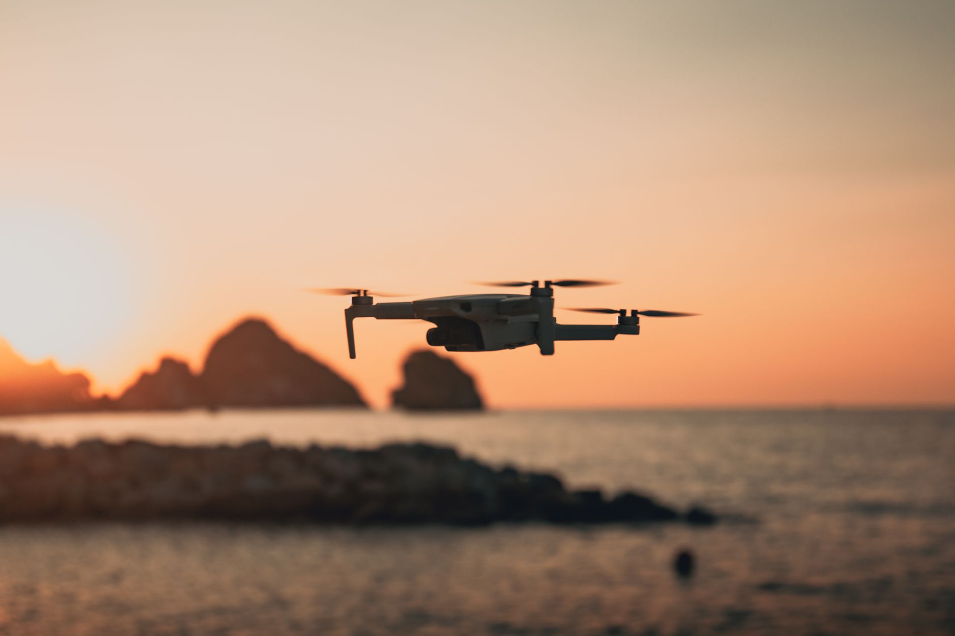 Noile atacuri cu drone rusești asupra Ucrainei: Kievul și regiunile de vest sunt sub alertă