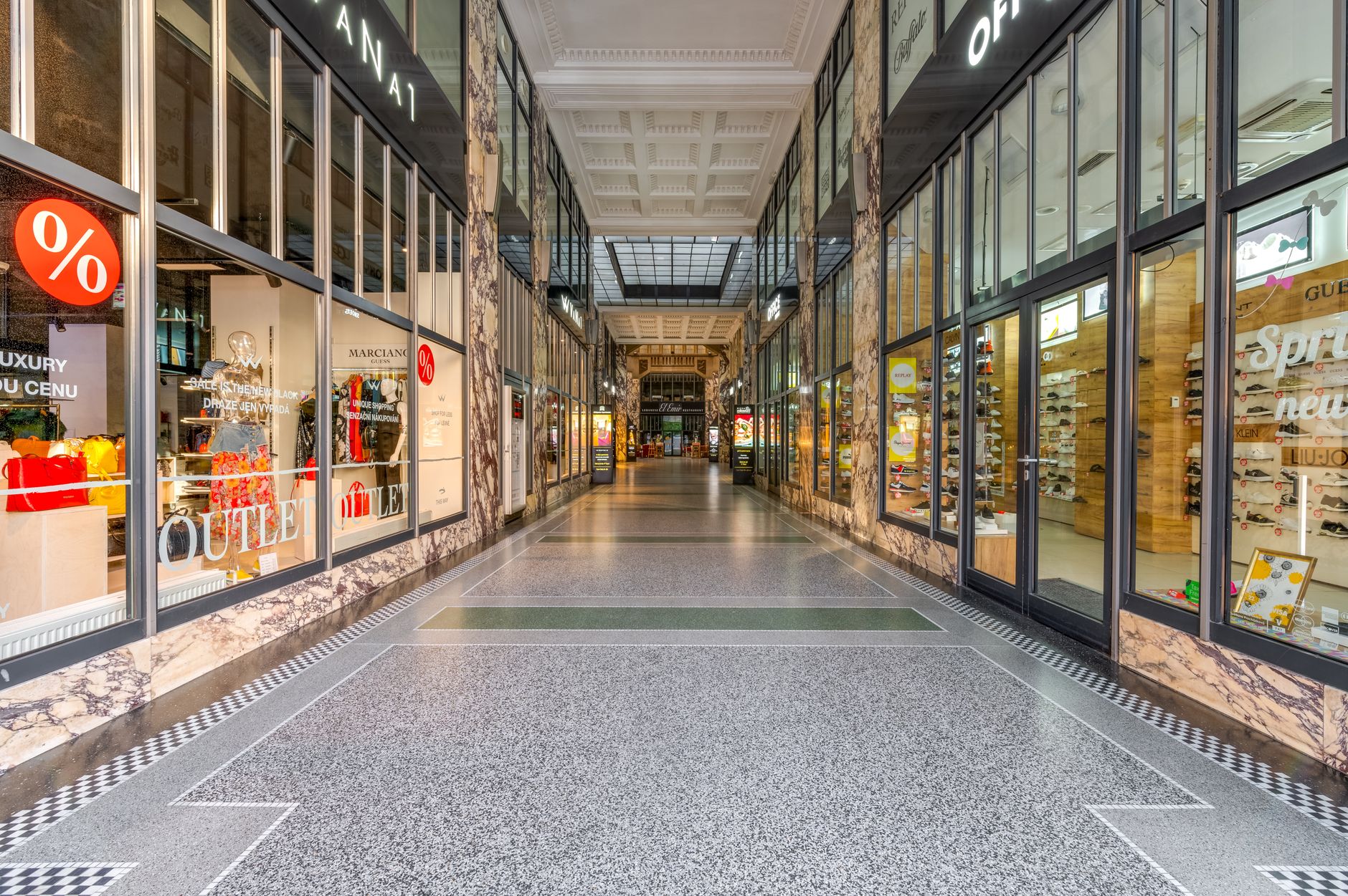 Atac terorist dejucat la Mall of America: tânăr de 18 ani arestat de FBI