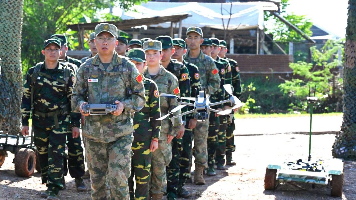 Nouă bază militară a Chinei în Laos stârnește îngrijorări: imaginile din satelit arată aeronave de atac