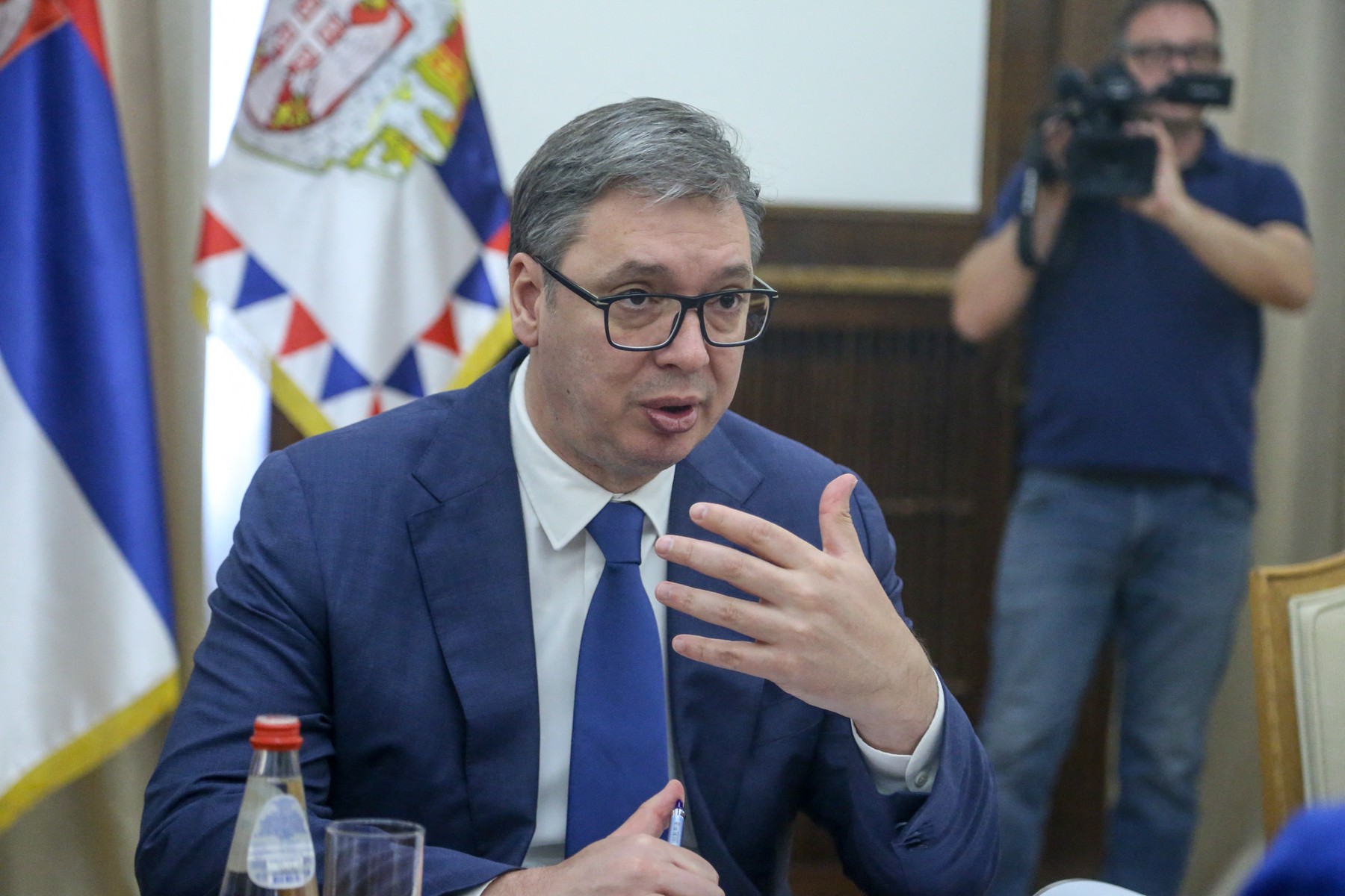 Aleksandar Vucic critică opoziția printr-un videoclip cu o piatră, după refuzul dezbaterilor electorale