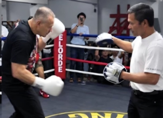 Președintele Poloniei, Karol Nawrocki, s-a antrenat în ring cu campionul de box Manny Pacquiao