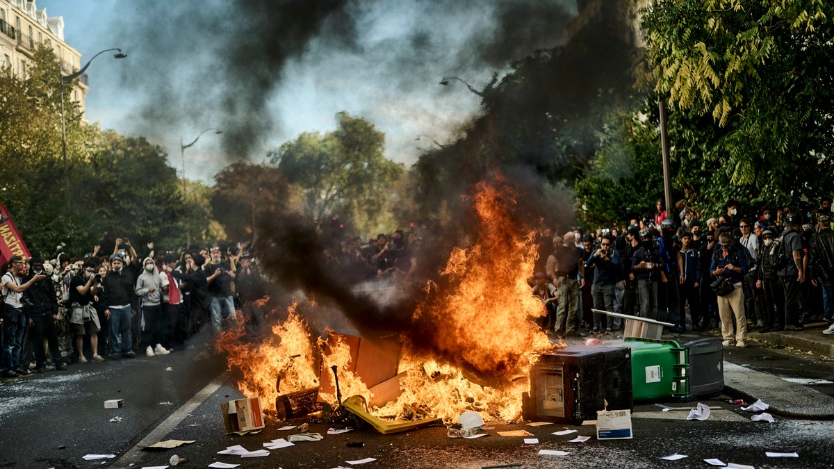 Proteste masive în Franța: peste 260.000 de persoane au ieșit în stradă pentru educație