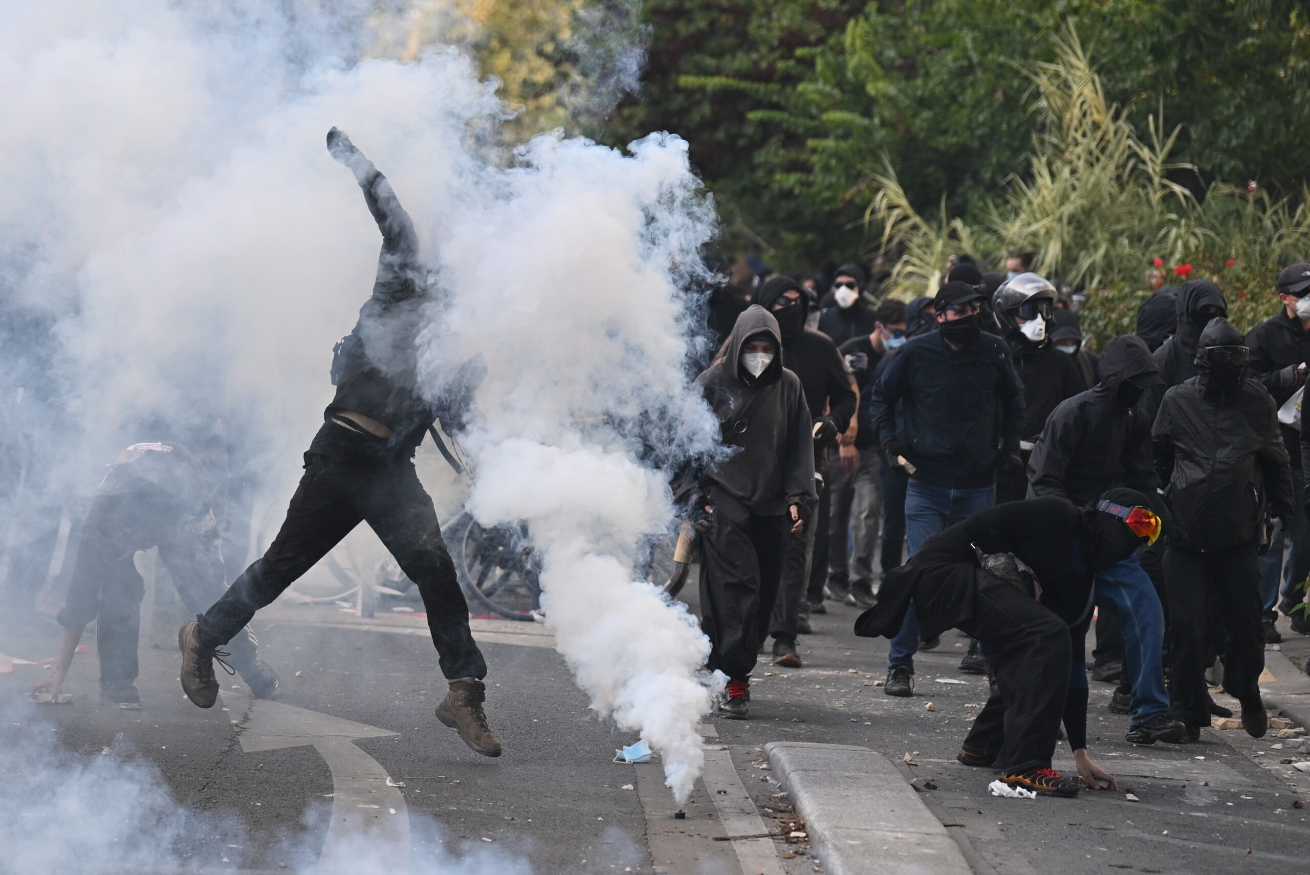 Proteste violente la Paris: Poliția a folosit gaze lacrimogene pentru a dispersa manifestanții din Place de la Bastille