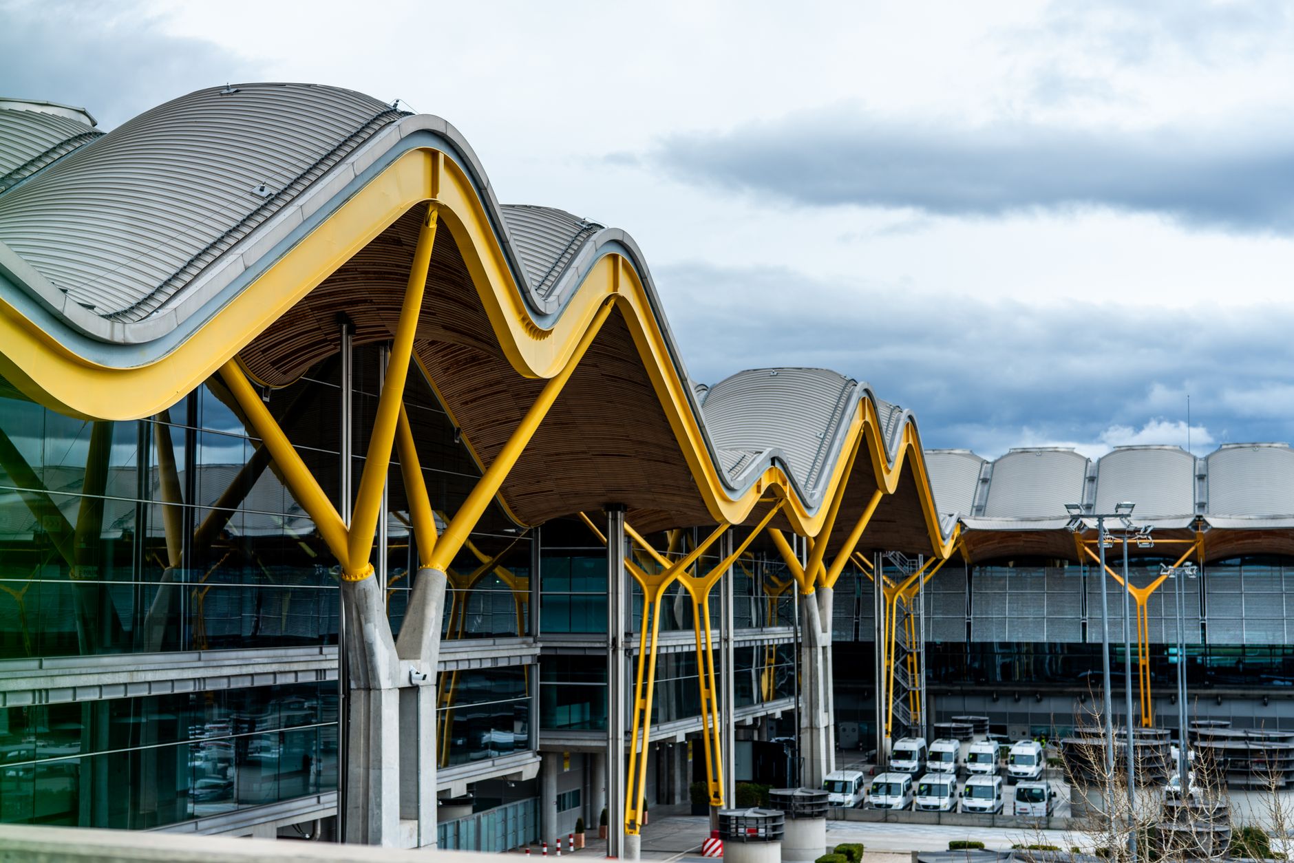 Explozii puternice la Riad: Aeroportul internațional a fost închis după un atac cu rachetă balistică