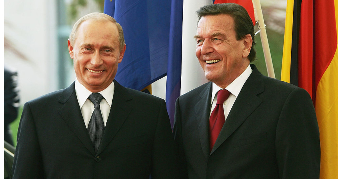 Vladimir Putin l-a primit la domiciliu pe Gerhard Schroeder, de ziua sa de naștere