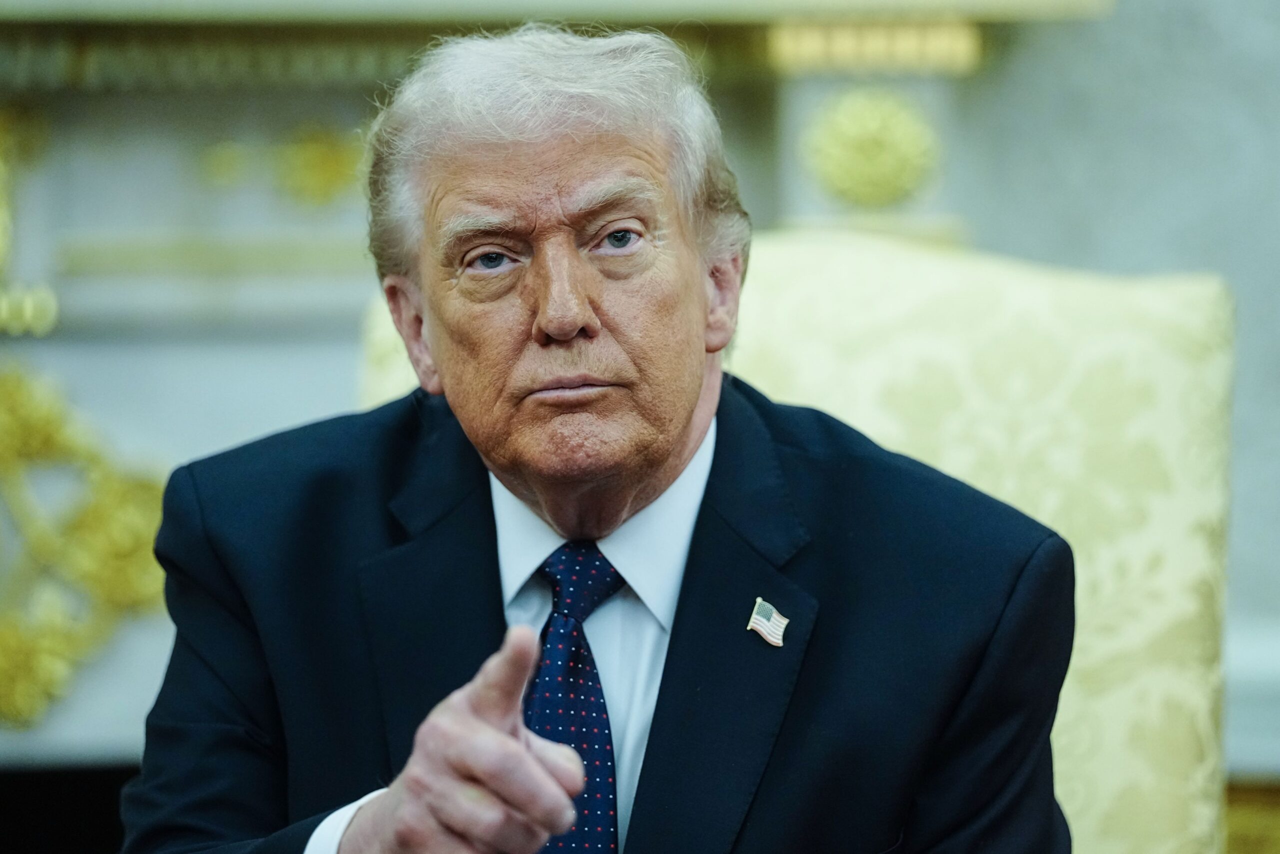 Donald Trump amenință cu statutul de inamic al Casei Albe pentru utilizarea termenului de inteligență artificială