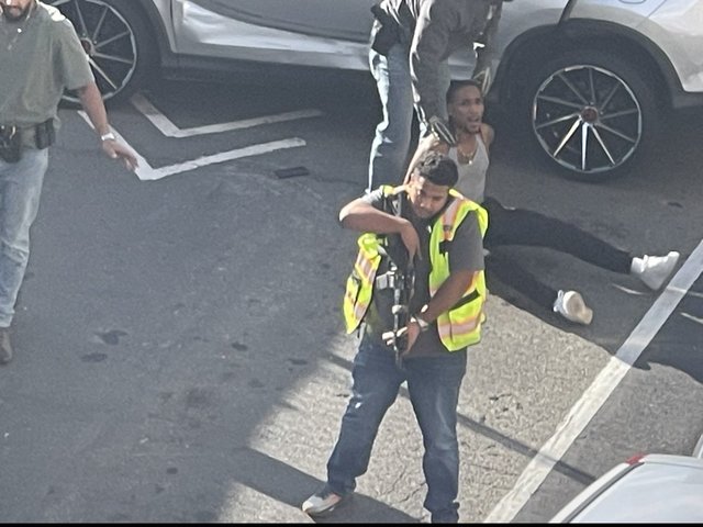 Incident armat în New York: Agenți ICE au împușcat un bărbat în timp ce acesta se afla într-o mașină cu un copil