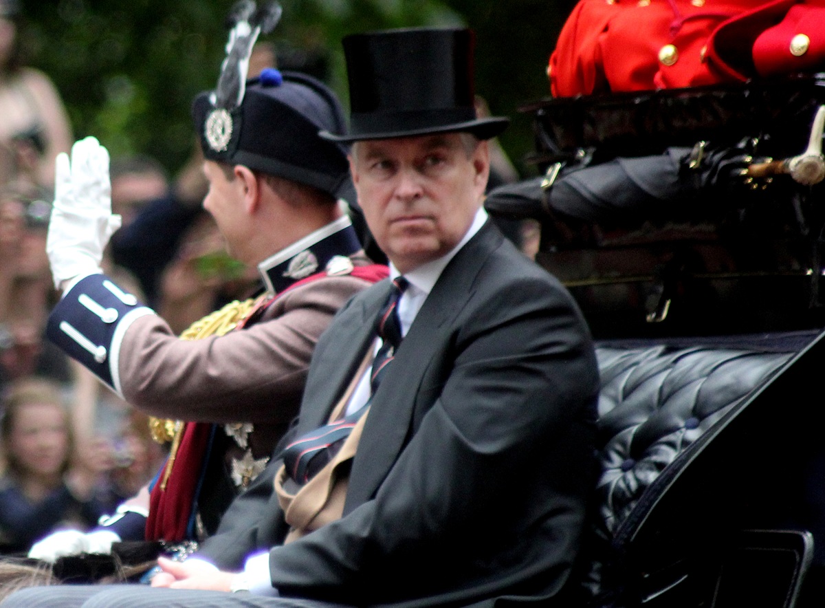 Mandatele de percheziție folosite în ancheta împotriva lui Andrew Mountbatten-Windsor au fost declarate ilegale